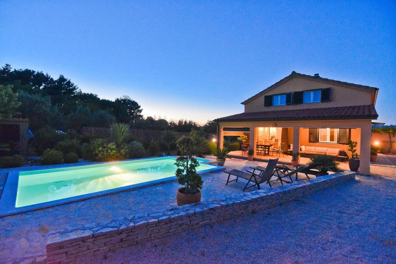 Holiday Home Taras Smilcic Exteriér fotografie